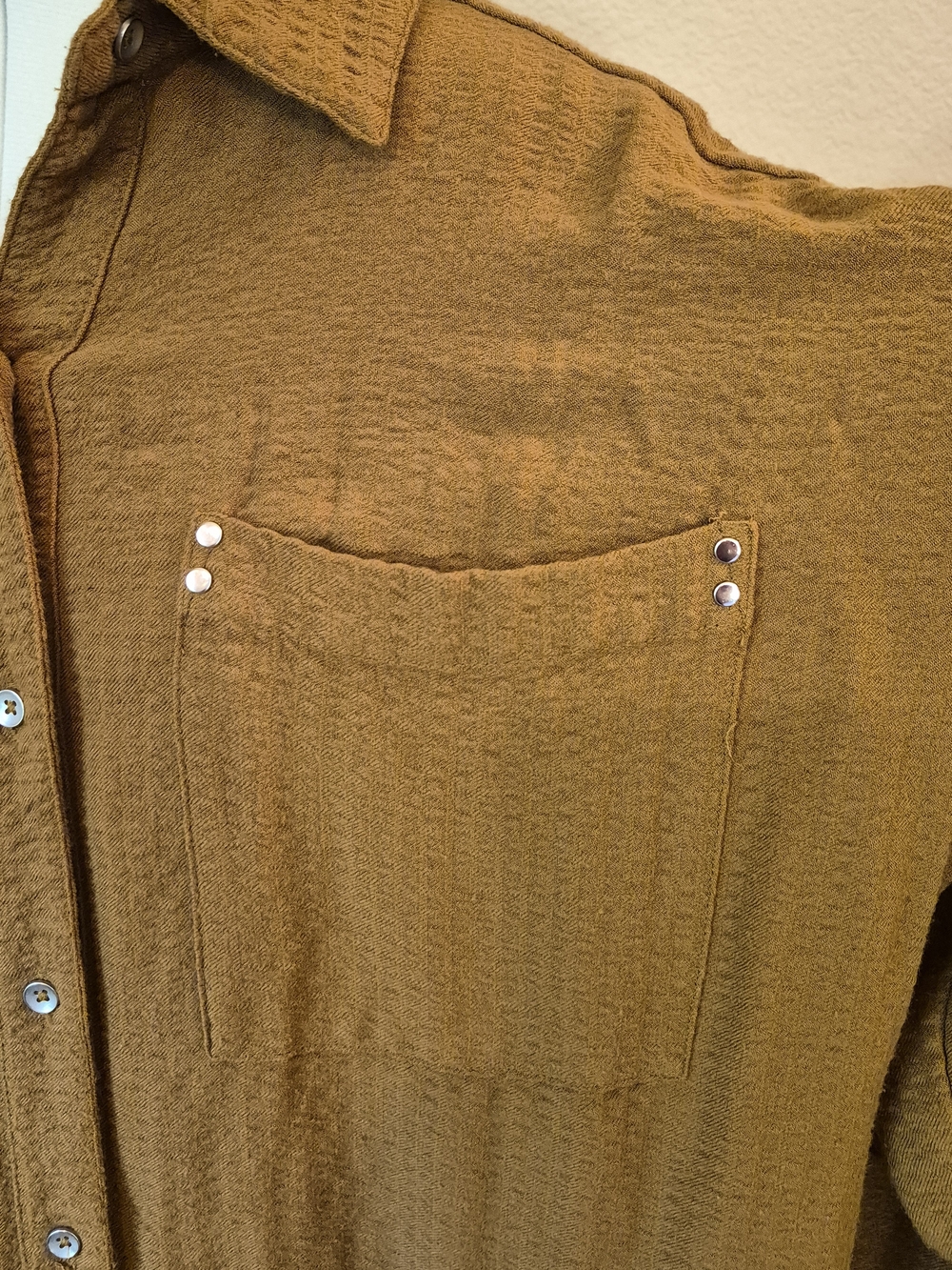 BKE Women's Button-Down Shirt in Mustard Brown - Picture 4 of 9
